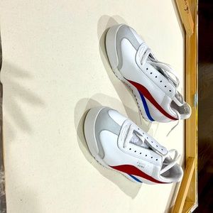 Pumas Roma Lea size 7 in mens and 9 in womens